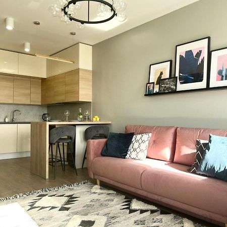 Luxury Pearl With Parking Place In Holesovice Prague Exterior photo
