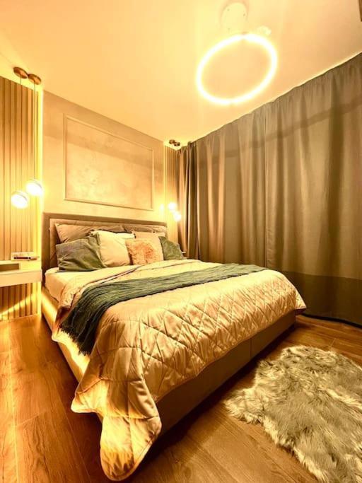 Luxury Pearl With Parking Place In Holesovice Prague Exterior photo
